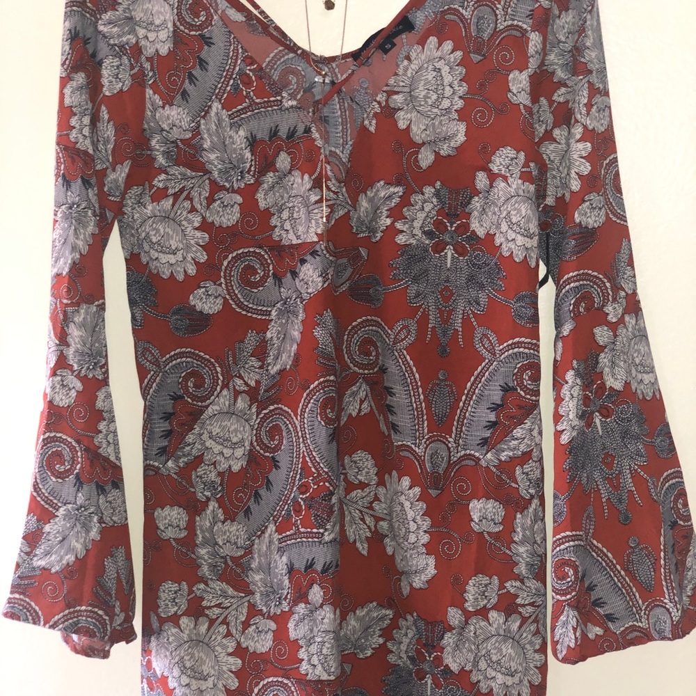 Small bell printed sleeve dress.